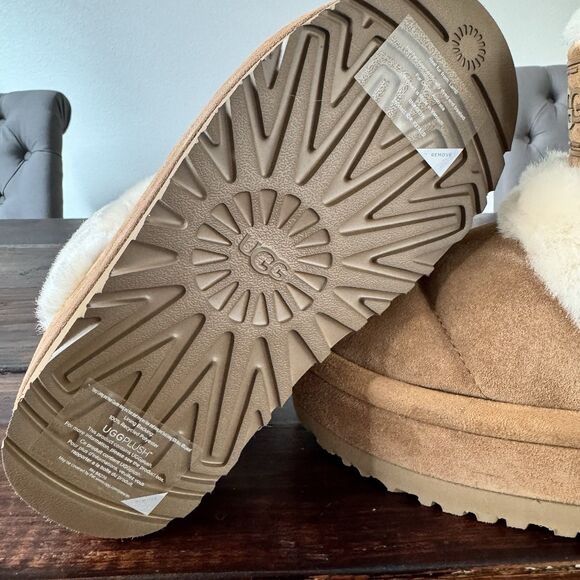 UGG Classic Chillapeak Chestnut Boots - Picture 8 of 8